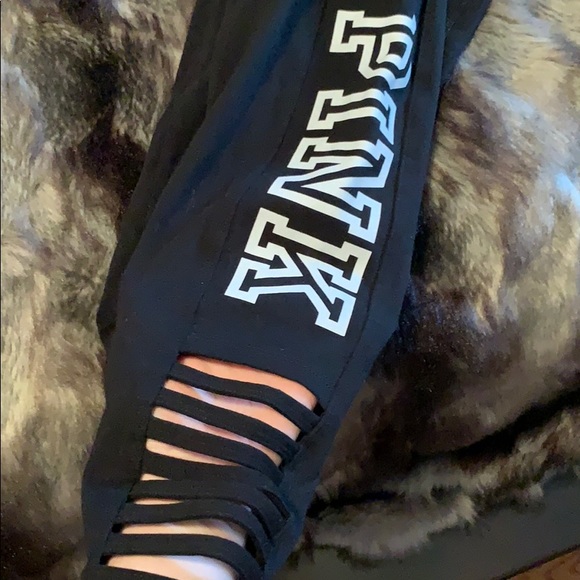 Victoria Secret Pink Capri Yoga - Picture 2 of 3